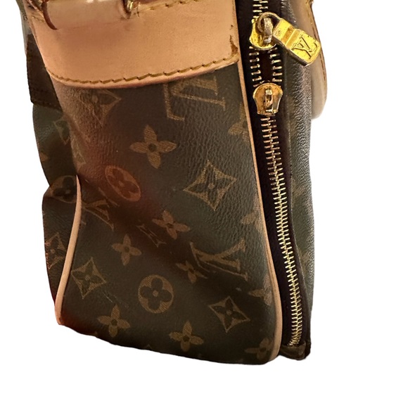 (Not Authentic) Designer Signature laptop Case - Picture 5 of 8